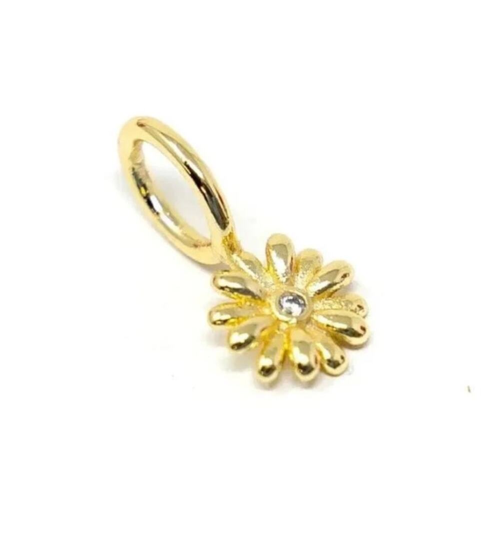 THE SIS KISS Mini Daisy Charm Gold